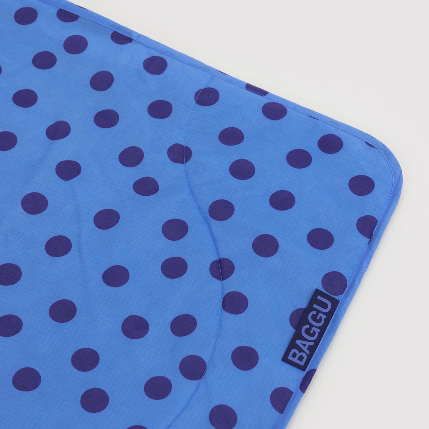 BAGGU Puffy Picnic Blanket: Blue Polka Dot