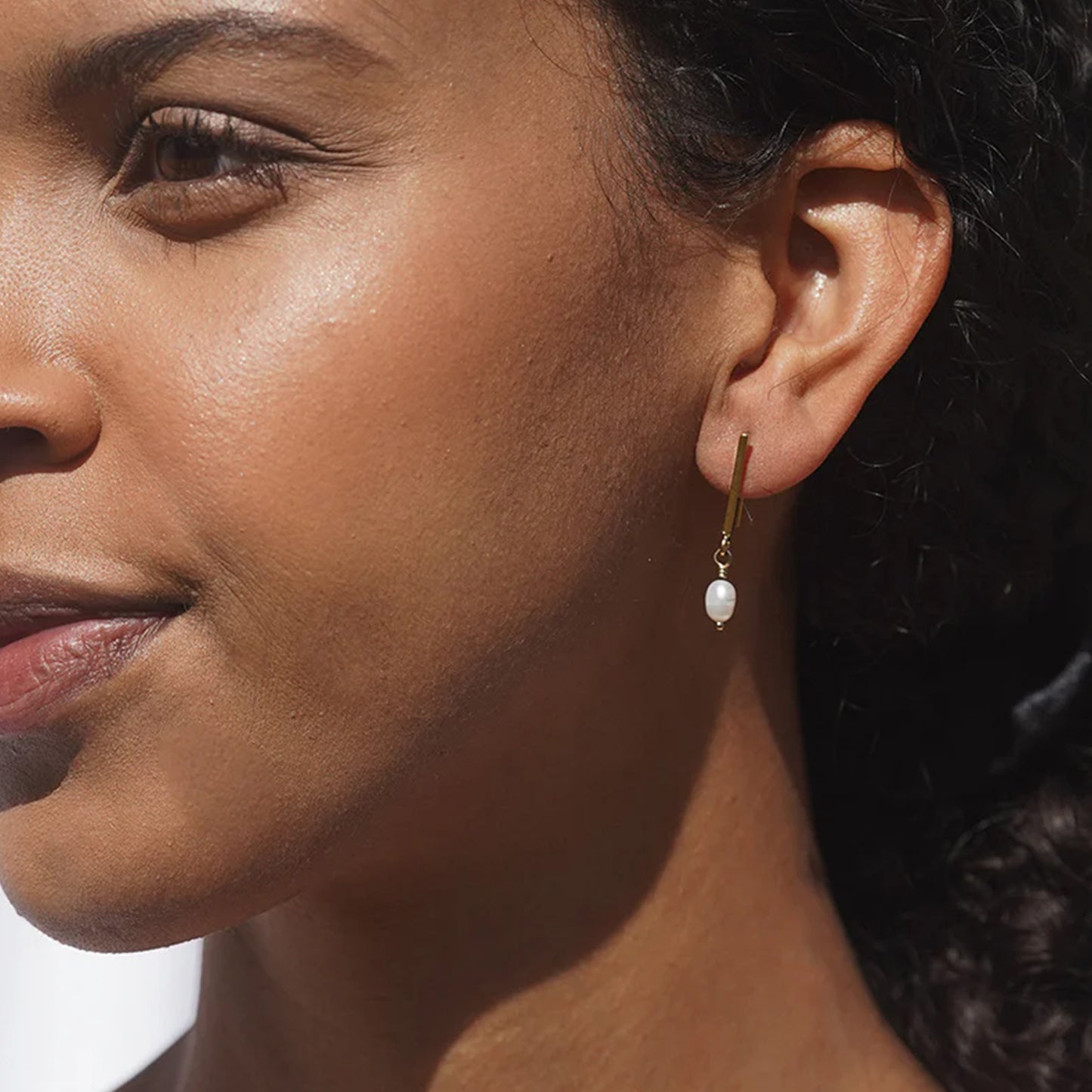 Droplet Earrings in Pearl