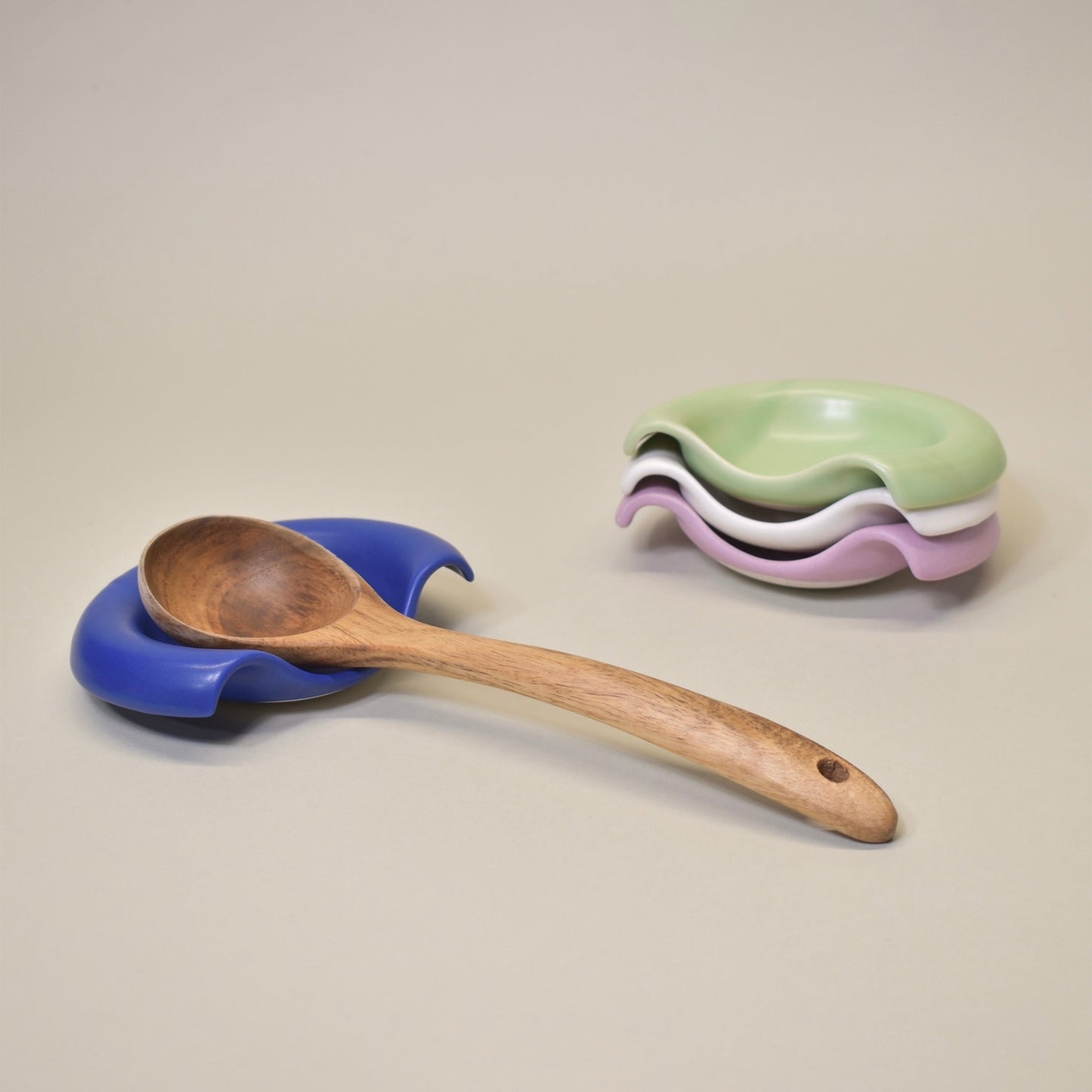 Slice Spoon Rest in Marshmallow