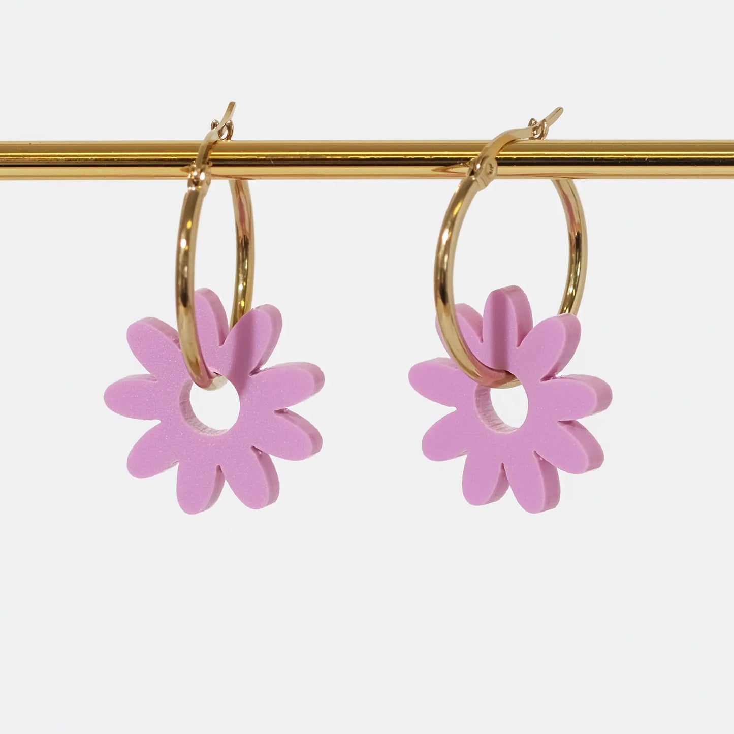 Marguerite Daisy Hoops in Lilac