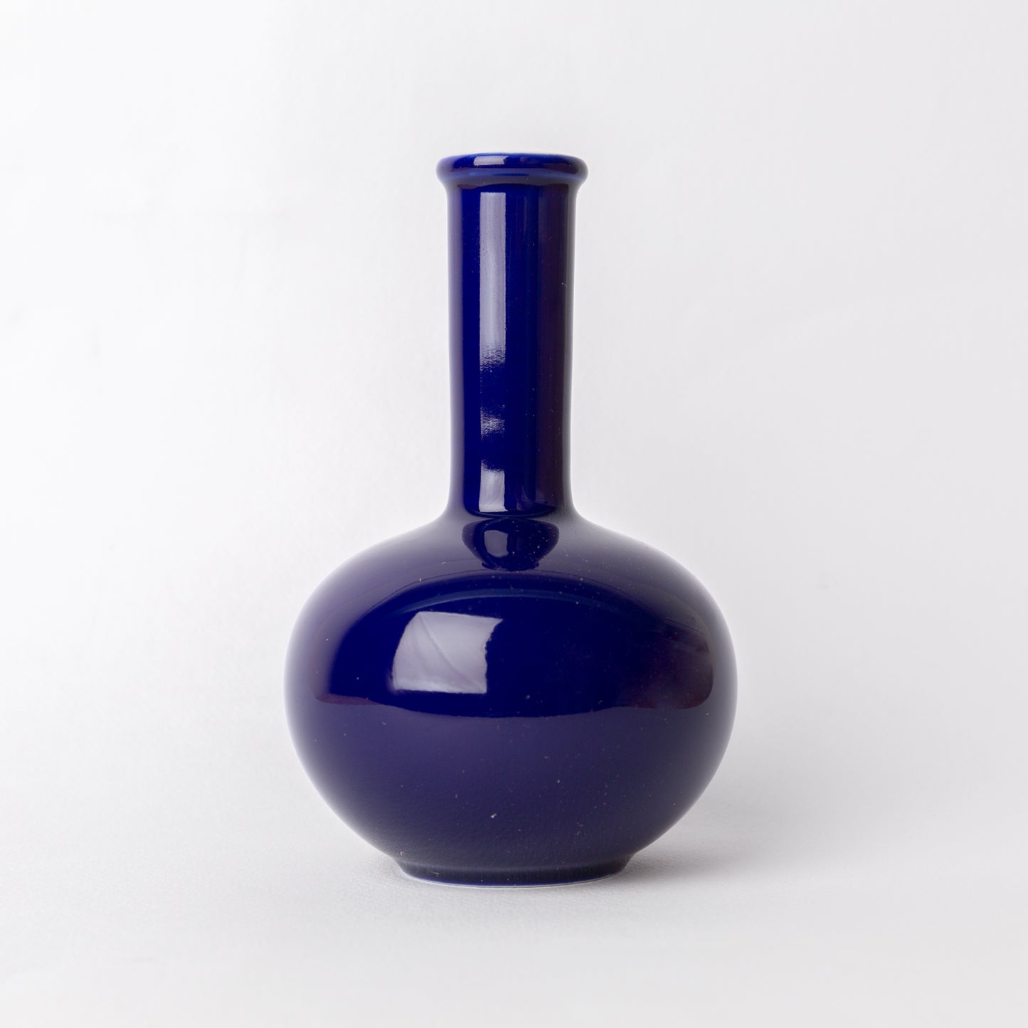 Mini Beauty Vase in Glossy Indigo