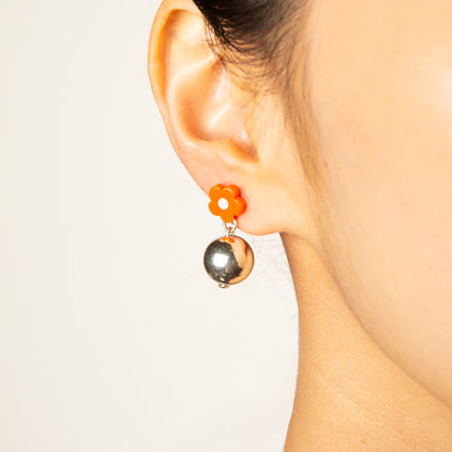 Mod Flower and Silver Stud Earrings in Tomato